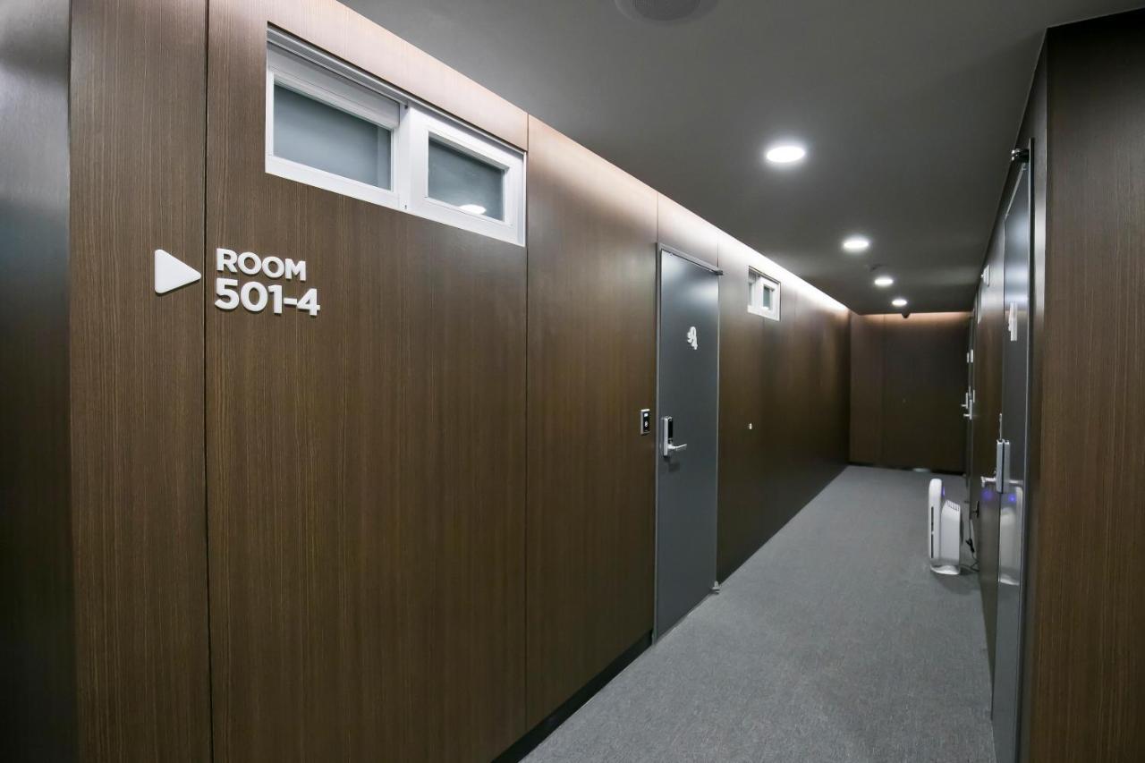 Philstay Myeongdong Station Сеул Екстер'єр фото