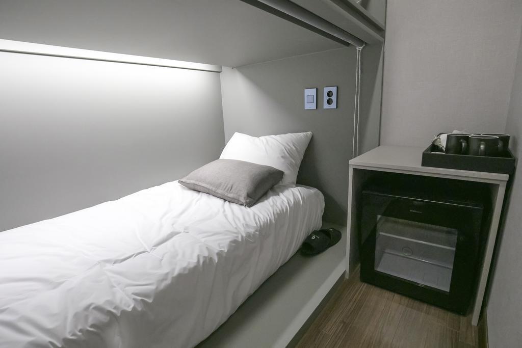 Philstay Myeongdong Station Сеул Екстер'єр фото