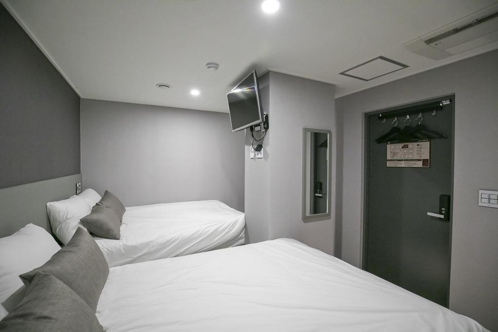 Philstay Myeongdong Station Сеул Екстер'єр фото