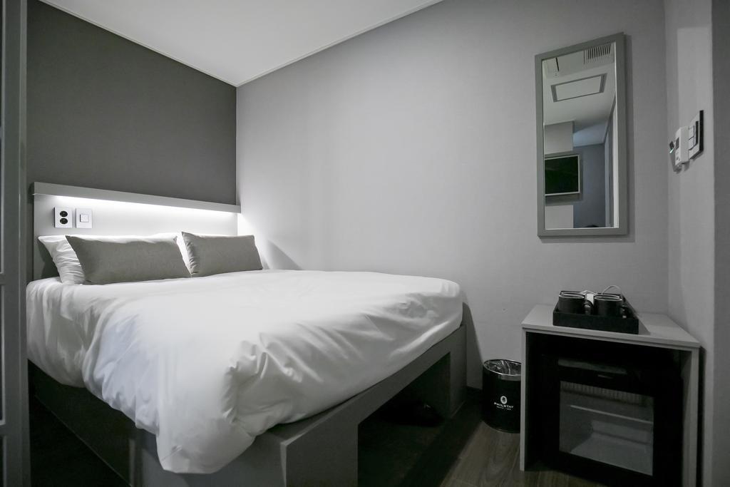 Philstay Myeongdong Station Сеул Екстер'єр фото