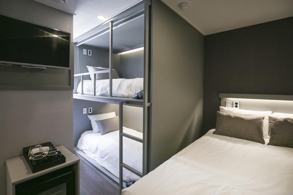 Philstay Myeongdong Station Сеул Екстер'єр фото