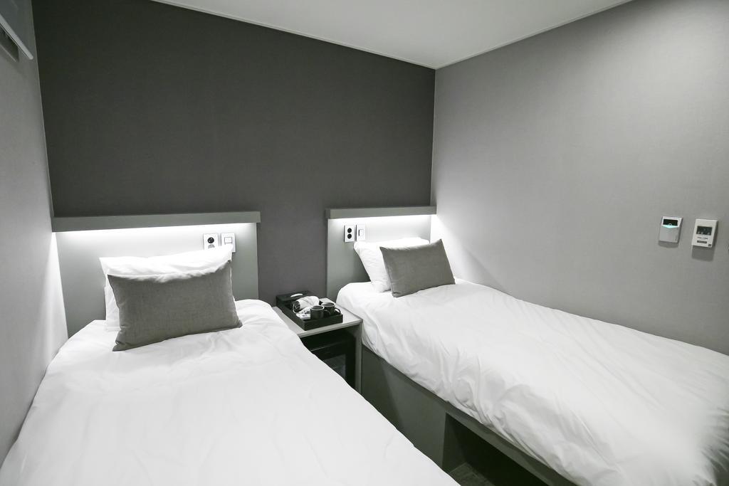 Philstay Myeongdong Station Сеул Екстер'єр фото