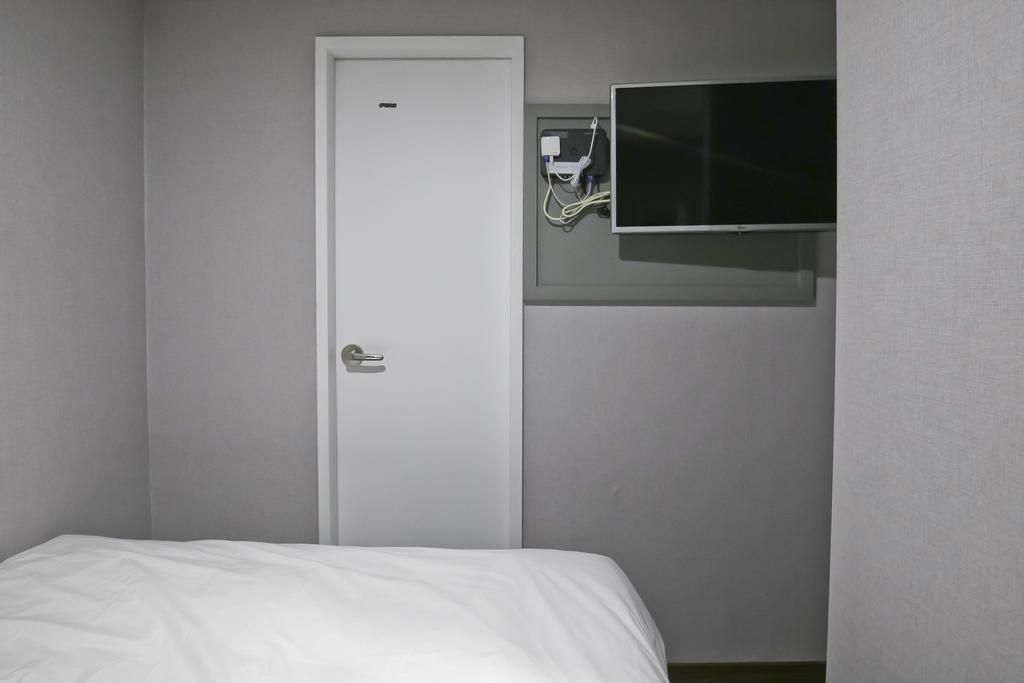 Philstay Myeongdong Station Сеул Екстер'єр фото