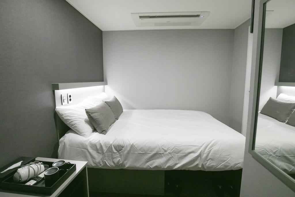 Philstay Myeongdong Station Сеул Екстер'єр фото